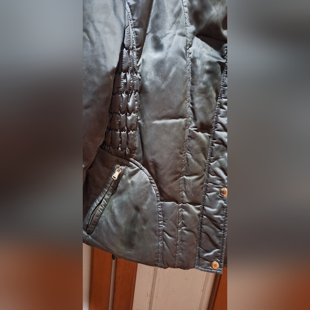 Guess puffer jacket - Picture 3 of 9